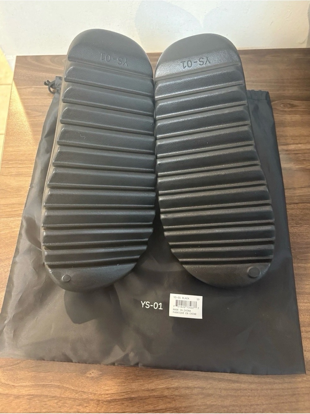 YZY YS01 black Slides- size 10 - Picture 3 of 3